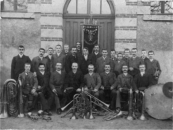 10 photos de l'harmonie défilant en diaporama